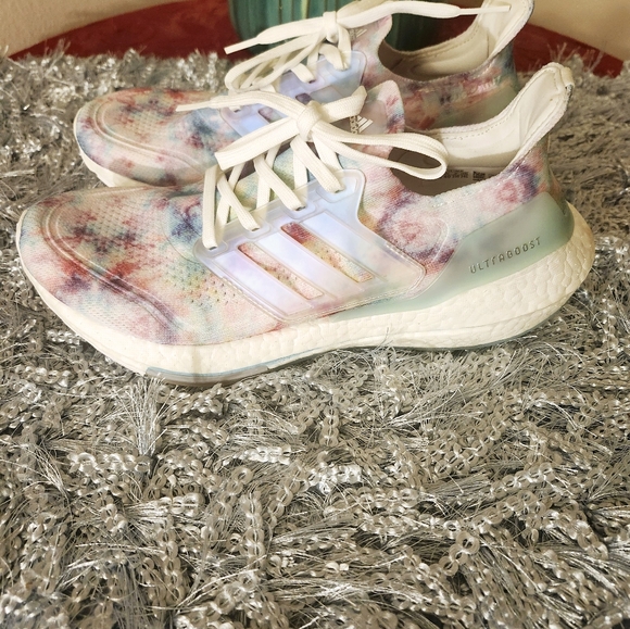 Adidas Ultra Boost - Picture 5 of 8